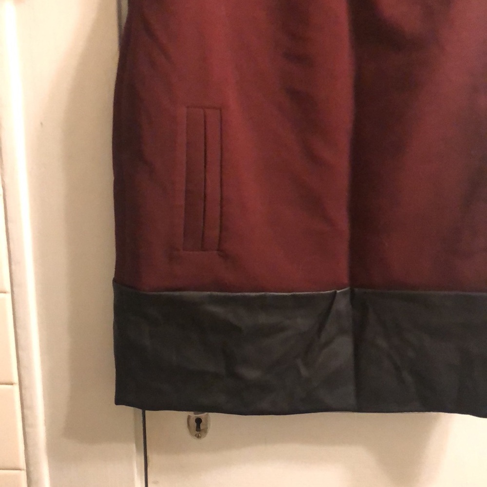 Maroon and black ‘sack’ dress - Picture 2 of 4
